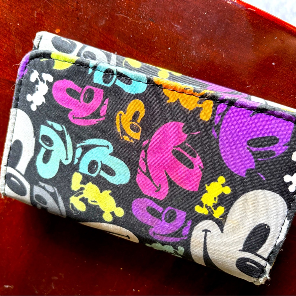 ✨Last Chance✨ 🩷Vintage Disney Parks Mickey Mouse neon wallet!💚